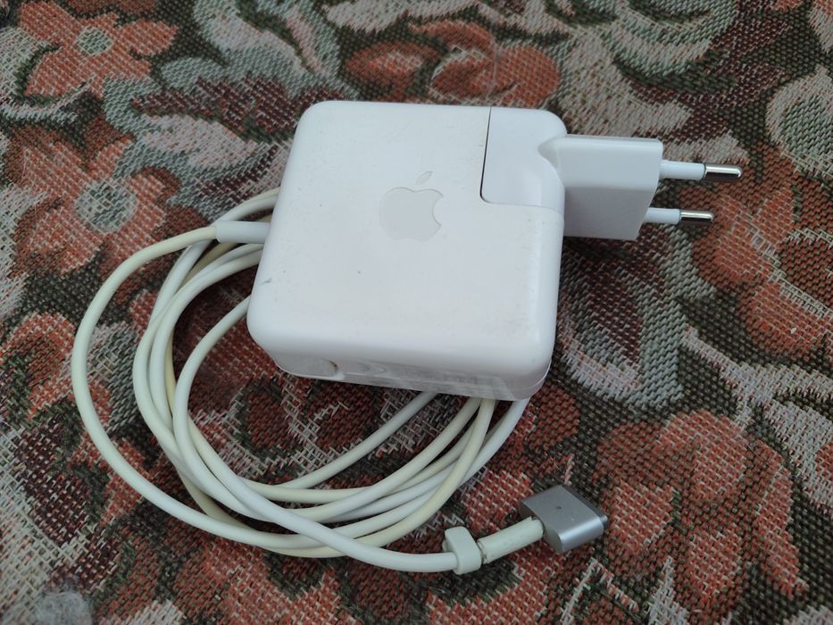 Macbook Air (A1466) 2017 как новый