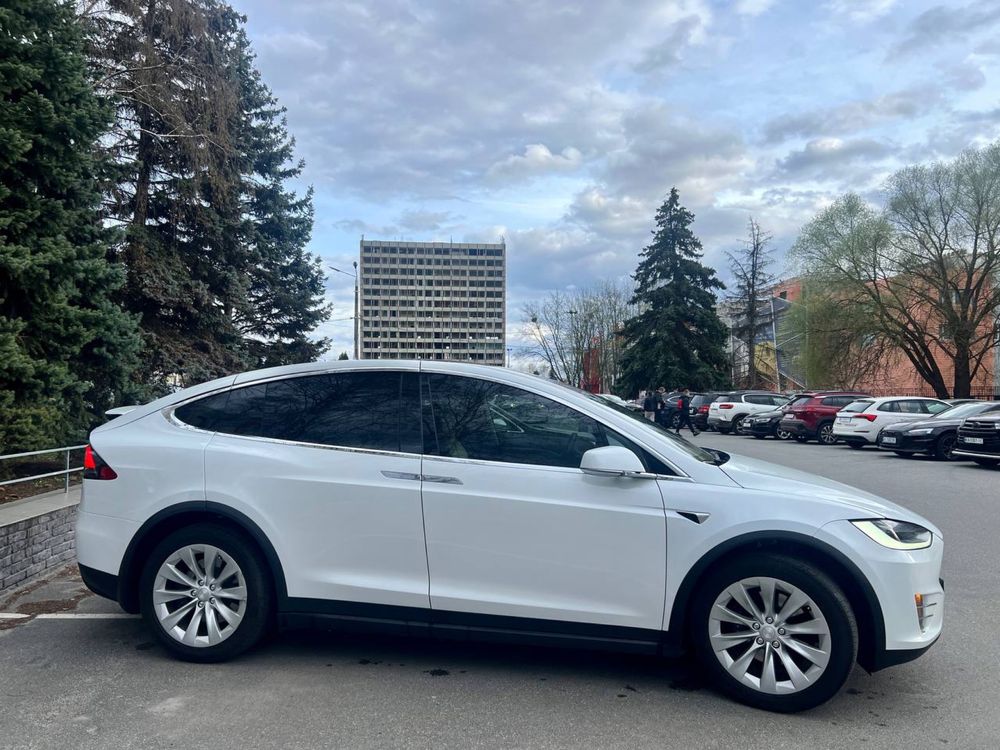 Tesla model x 2018