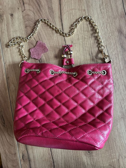 Червона сумочка з натуральної шкіри