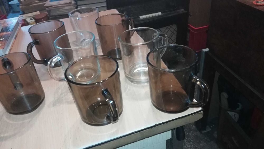 Stare kubki szklanki białe brąz             M