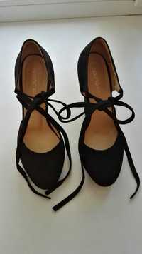 женские туфли , 36 размера , из натуральной замши , высота каблука 12