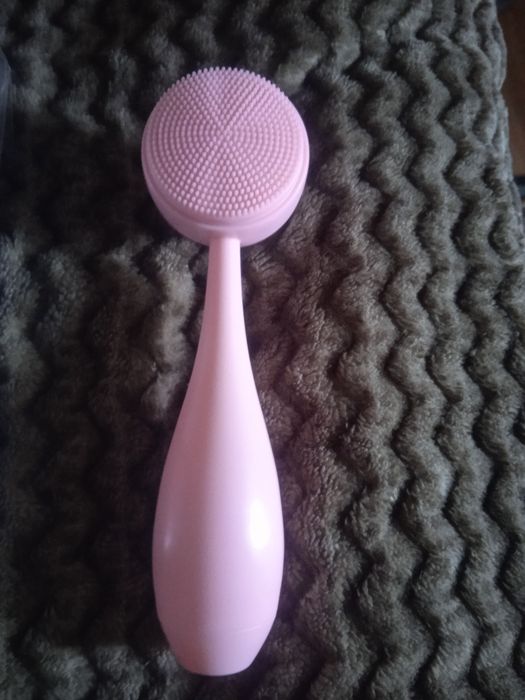 Продам щётку для умывания двустороннюю