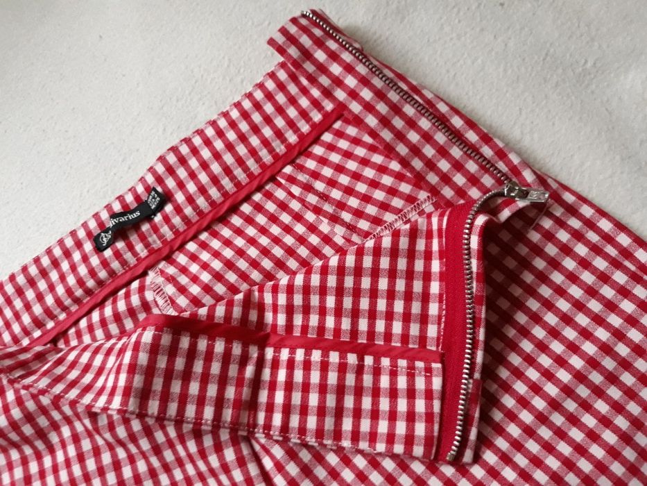 Женские брюки-сигареты брюки в клетку скинни Stradivarius 26-XS-S