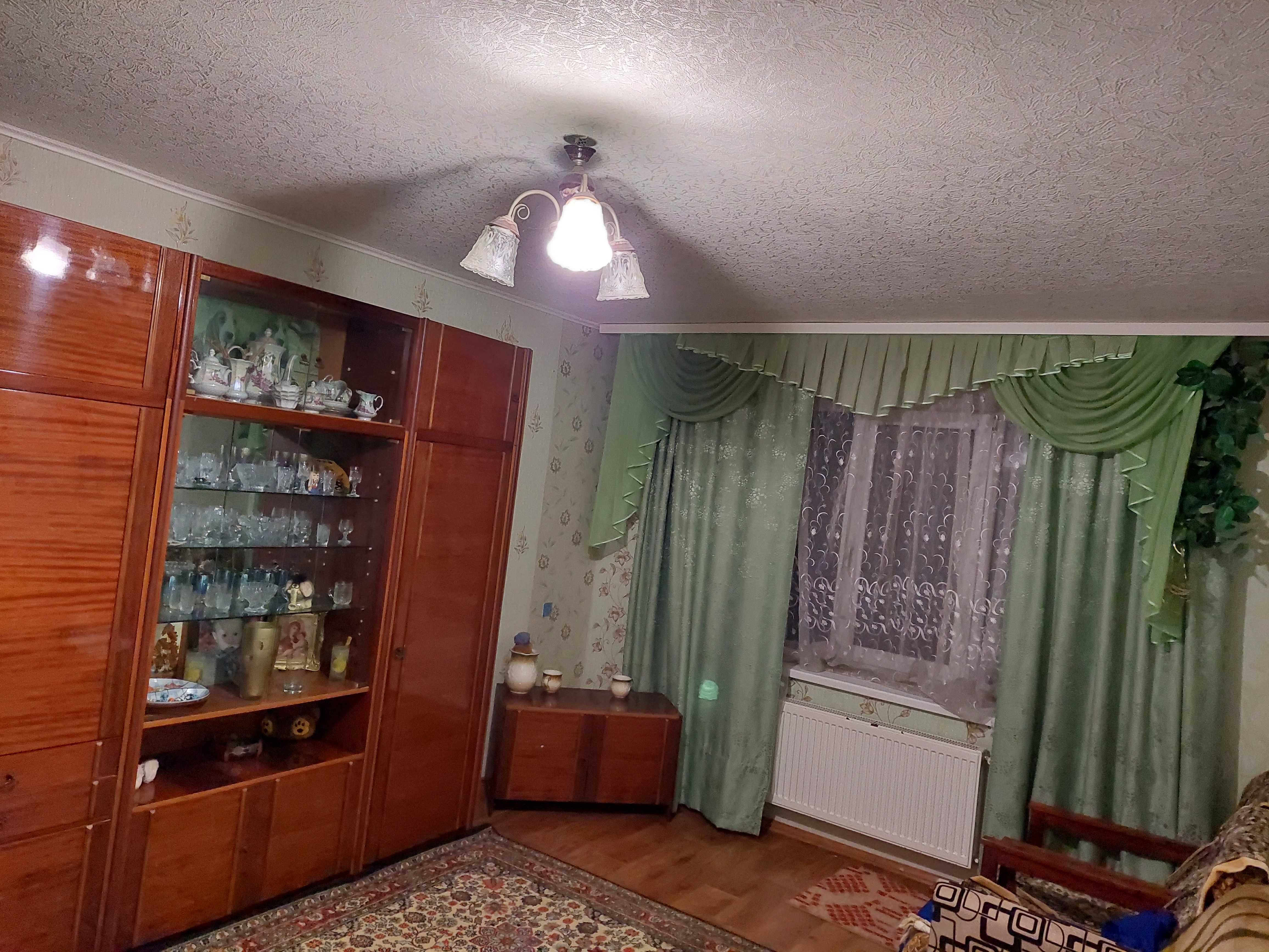 Продам 3-х кімнатну квартиру в смтДонець Ізюмського району