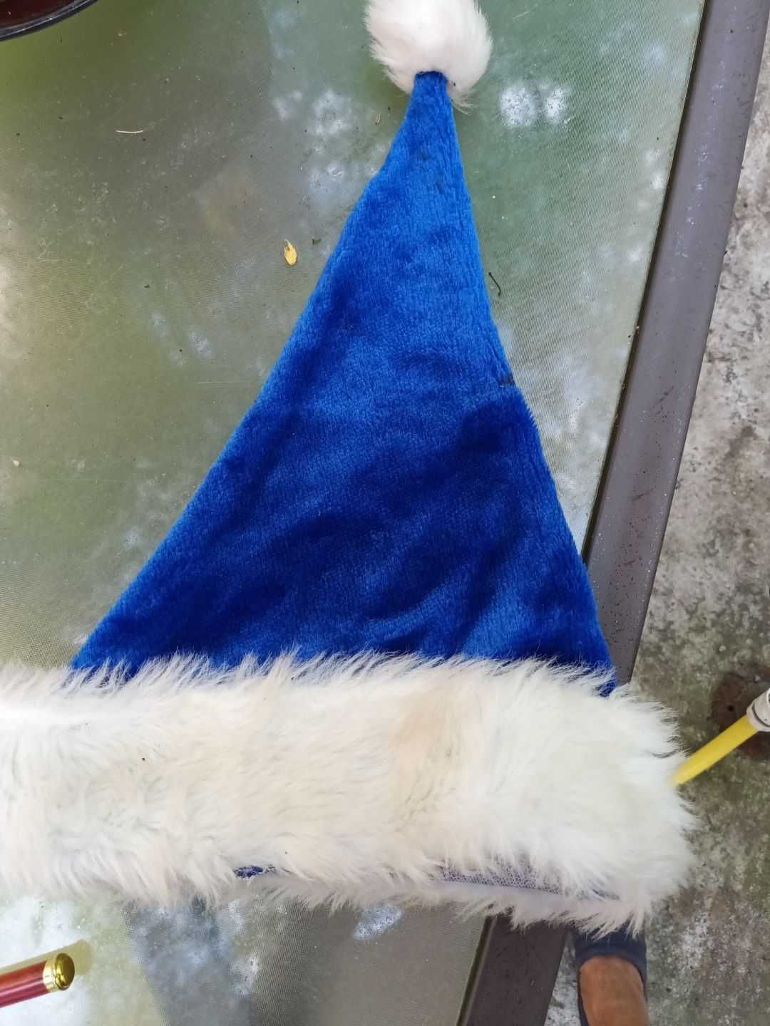 czapka niebieska