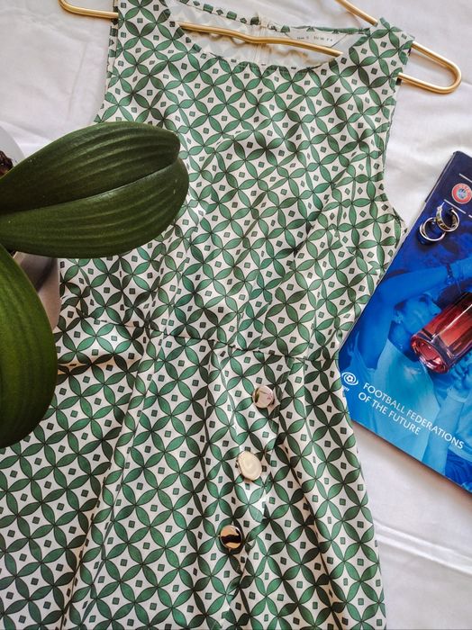 Ніжна,та легенька  сукня.S