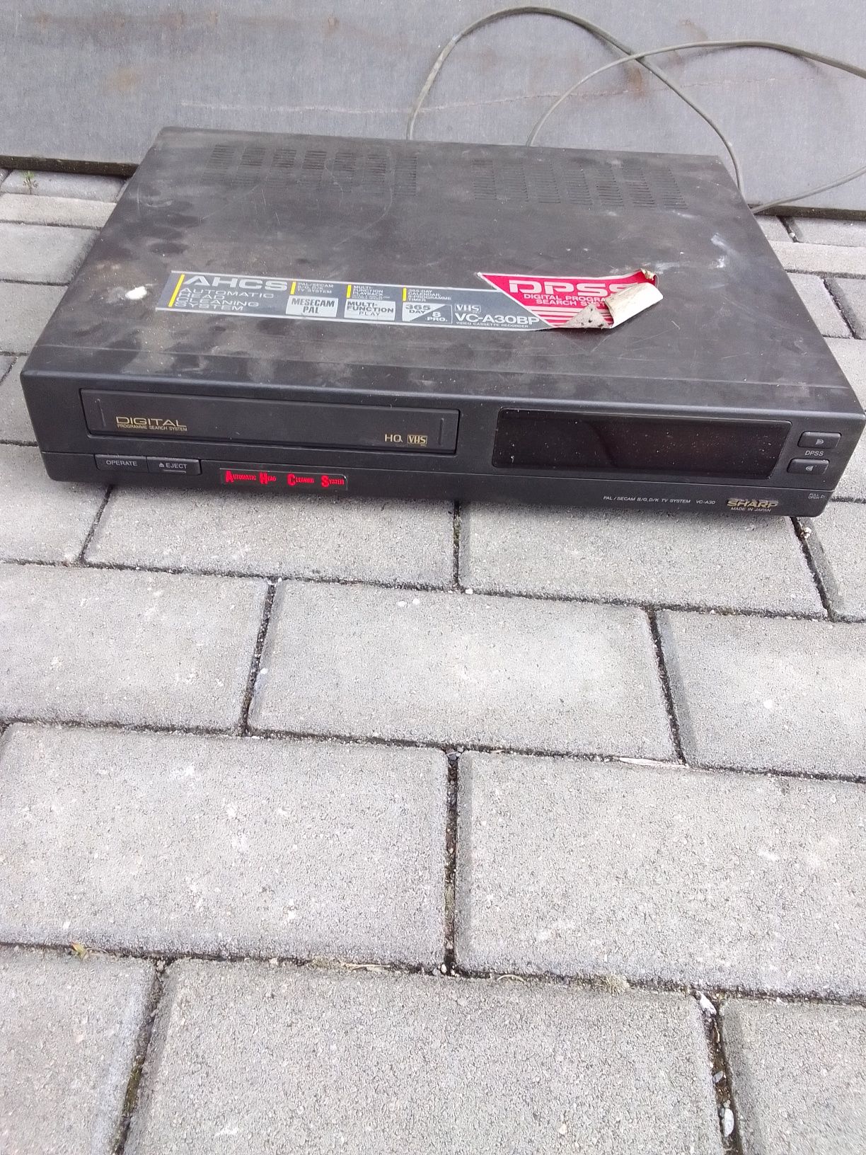 Odtwarzacz SHARP VHS z epoki PRL-u
