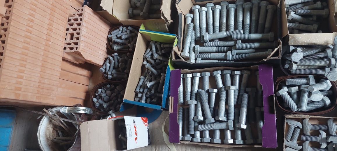 Śruby podkładki nakrętki m16 m20 m24 m27  8.8 twardość  ocynk ogniowy