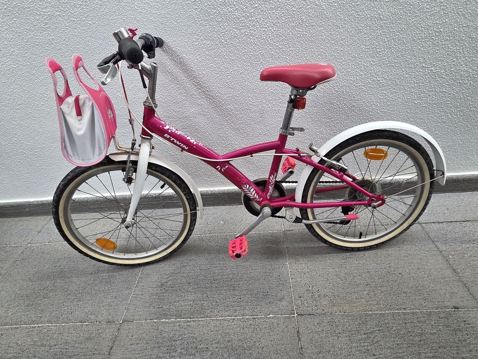 Bicicleta B'twin com cesto