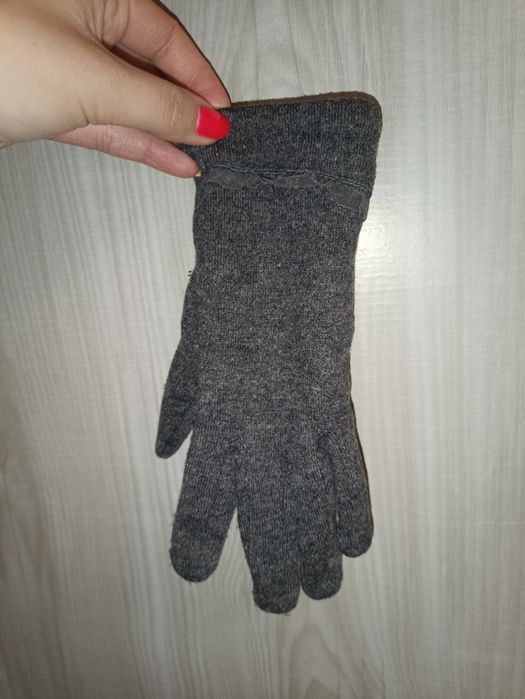 Перчатки, на вузеньку руку.