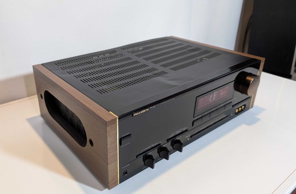 Лімітований підсилювач Palladium Prestige V7000,має 150 Вт\кан\4-16 Ом