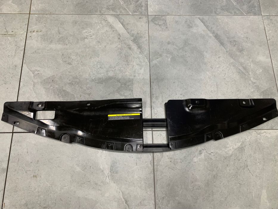 Пластик підкапотний кришка радіаторіі замка Nissan Rogue Sport