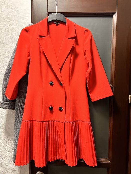 Сукня- піджак червона, розмір L