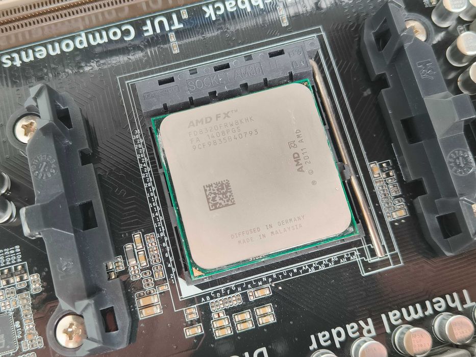 FX8320 Asus Sabertooth 990FX 8gb Ram