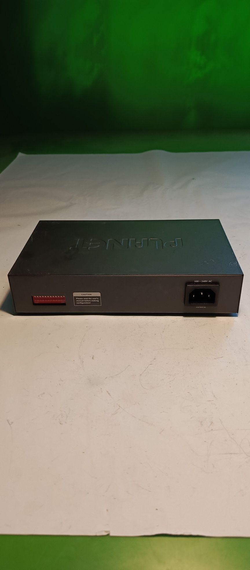 PLANET FSD-1600 10/100 Mbps Ethernet Switch.