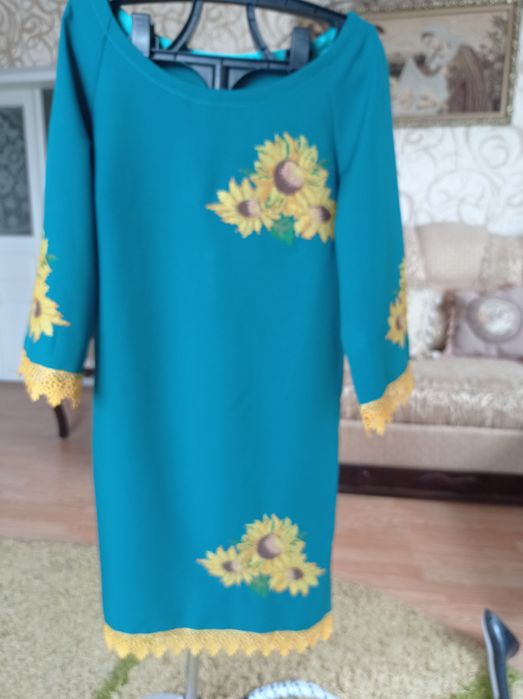 Вишиванка жіноча. Дуже гарна, ніжна сукня вишиванка.