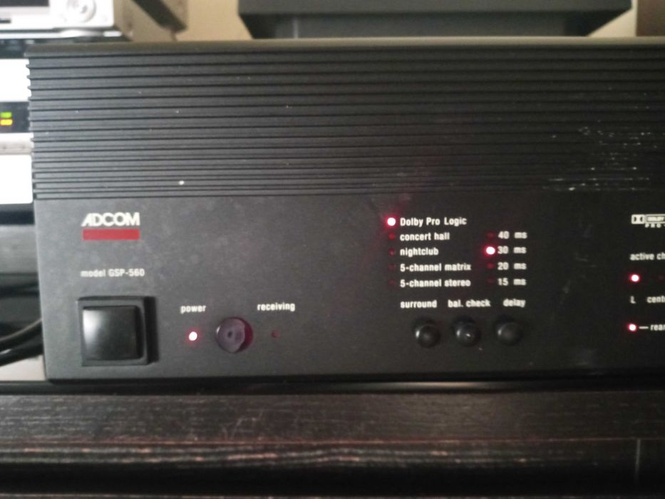 Pré-mplificador /processador Adcom GSP-560