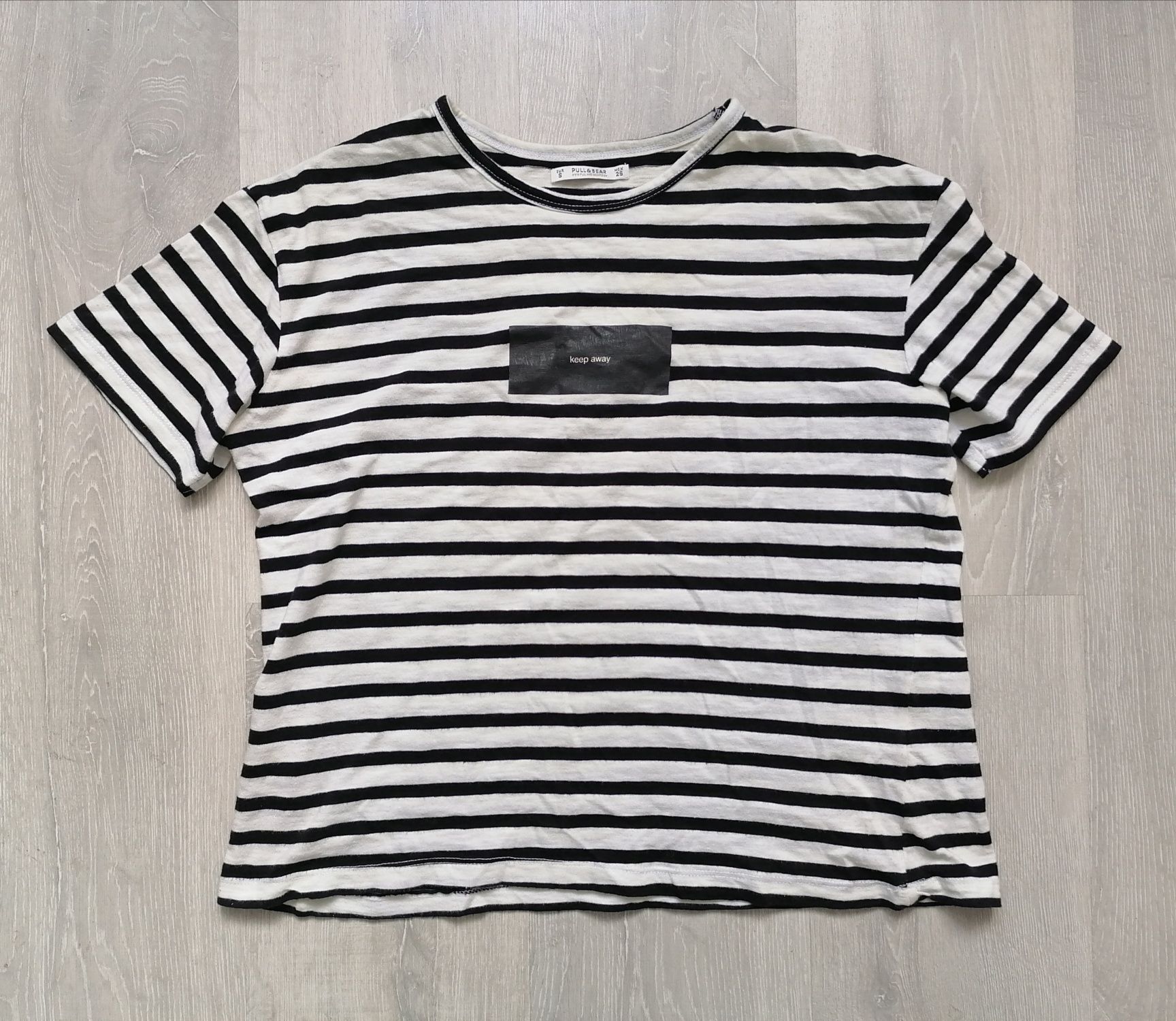T-shirt w paski z napisem