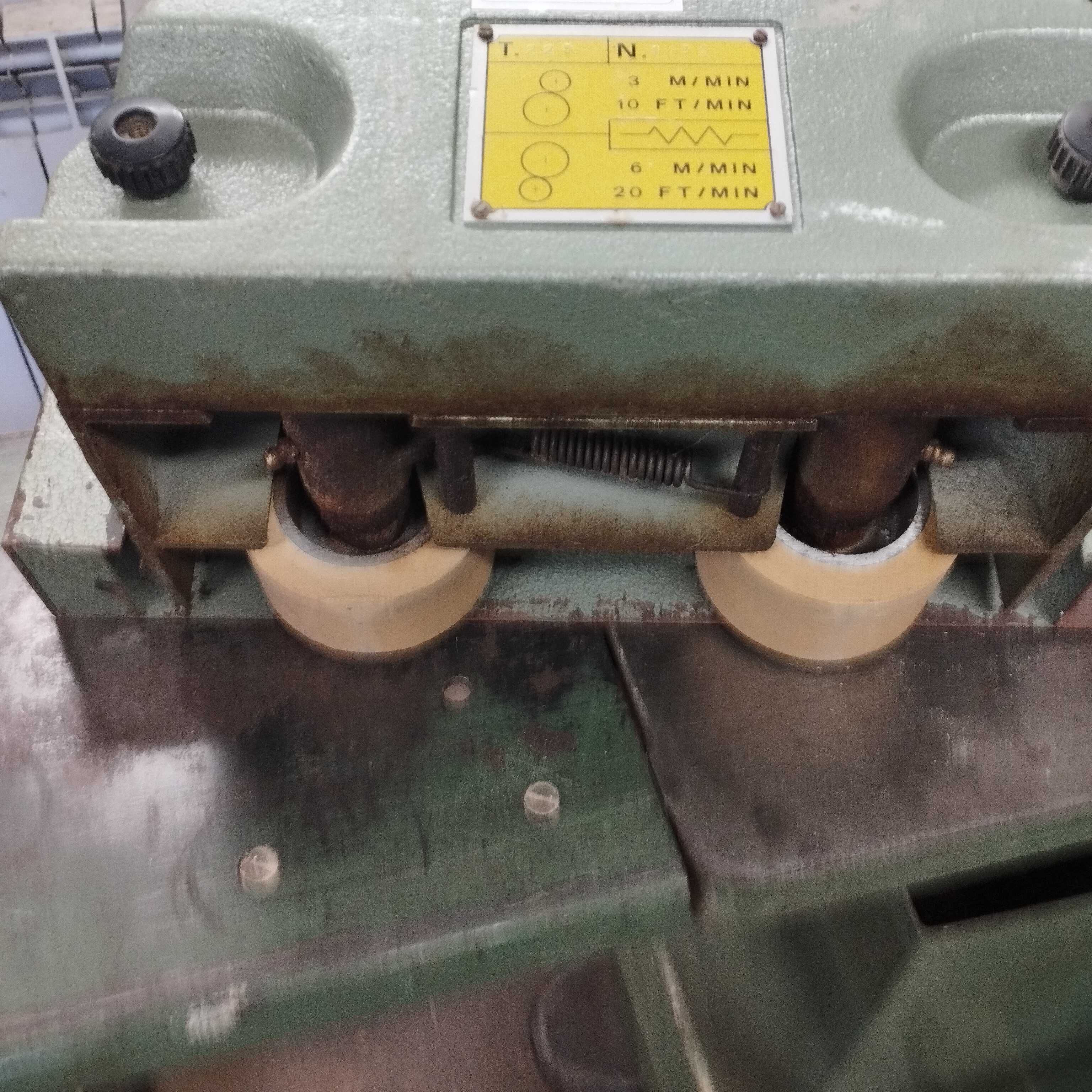 Posów do frezarki. Dwurolkowy, 380 volt. Posów stolarski.