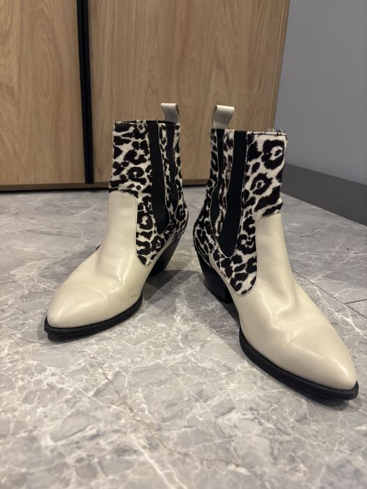 Продам жіночі козаки