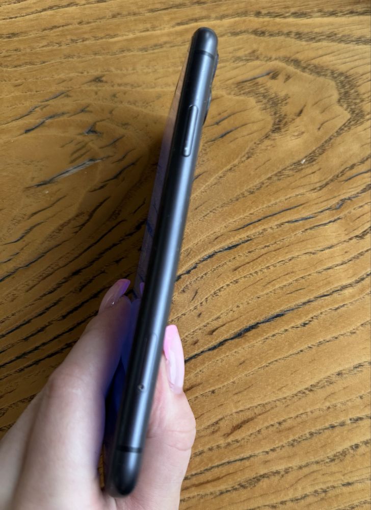 Iphone 11 64 гб R-sim в отличном состоянии