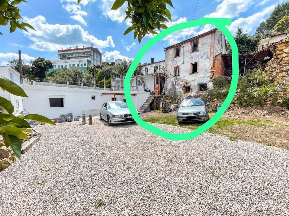 MORADIA T2 REMODELADA + 2 RUÍNAS EM SITIO DE CHEIRA - PENACOVA