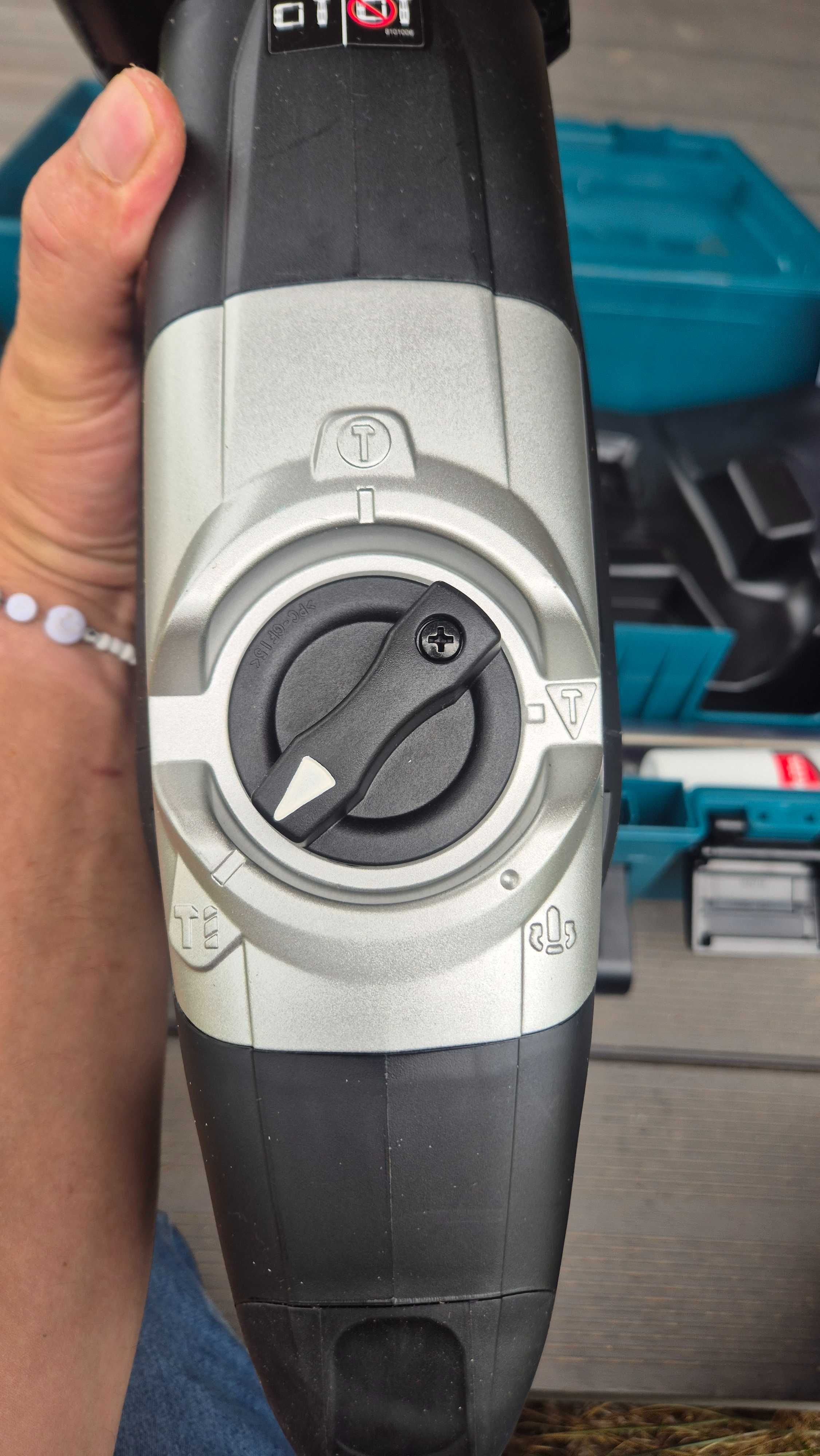 MAKITA HR4013C młot udarowo-obrotowy SDS-MAX 8.0J 1100W