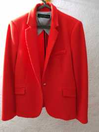 Casaco Zara vermelho coral.