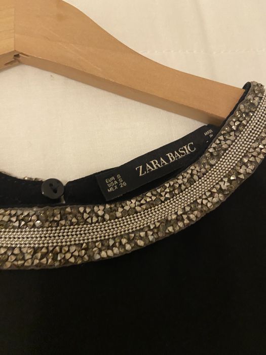 Top preto com missangas - ZARA