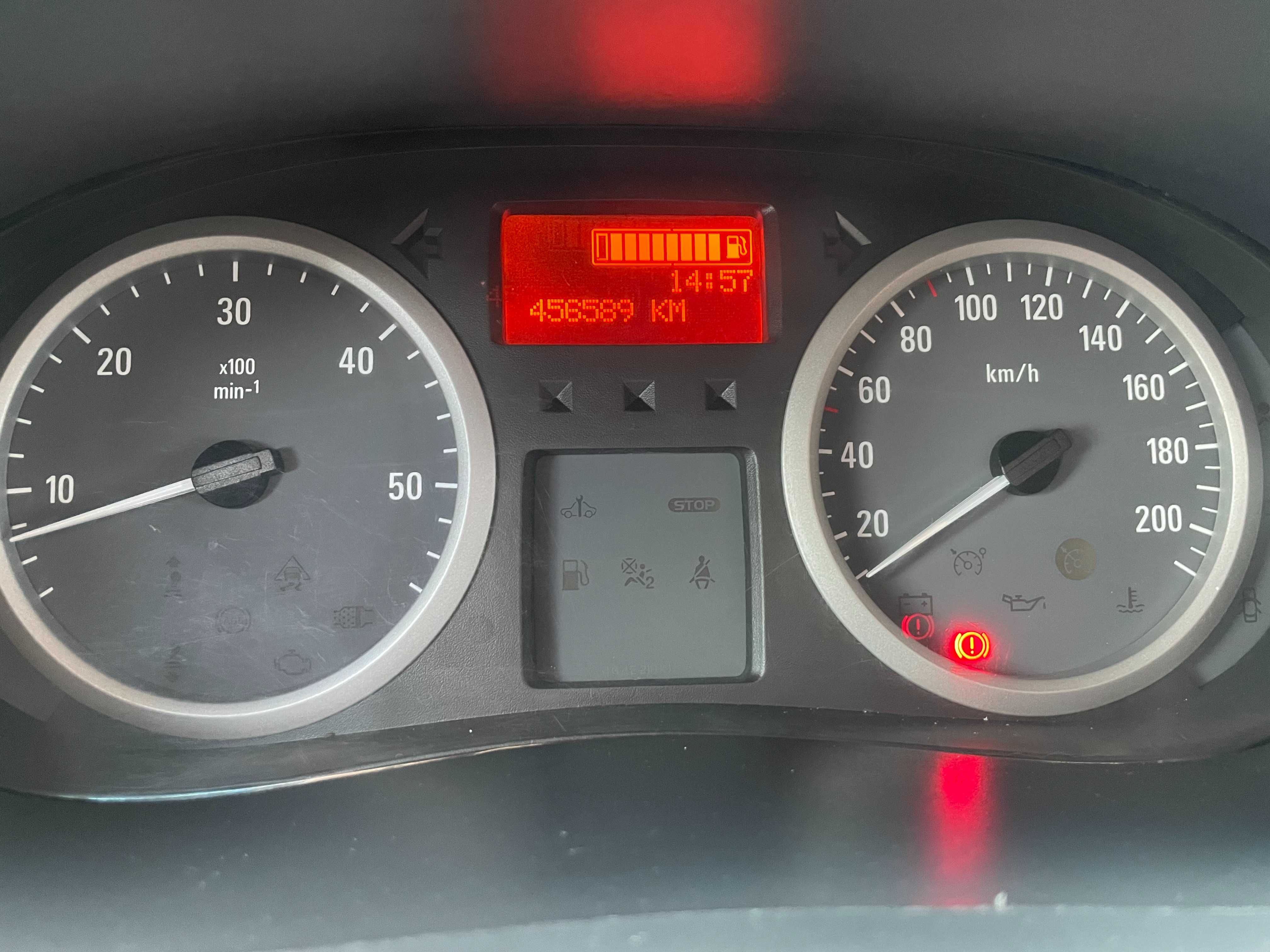 продам мікроавтобус OPEL VIVARO 2013 року