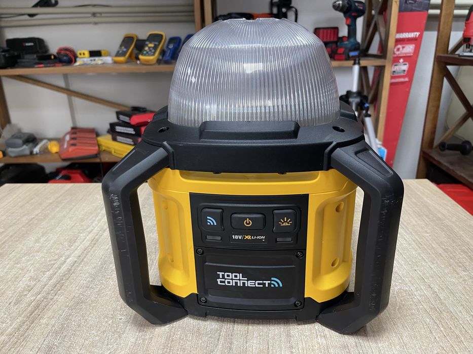 Milwaukee Dewalt DCL074 / акумуляторний ліхтар Девольт