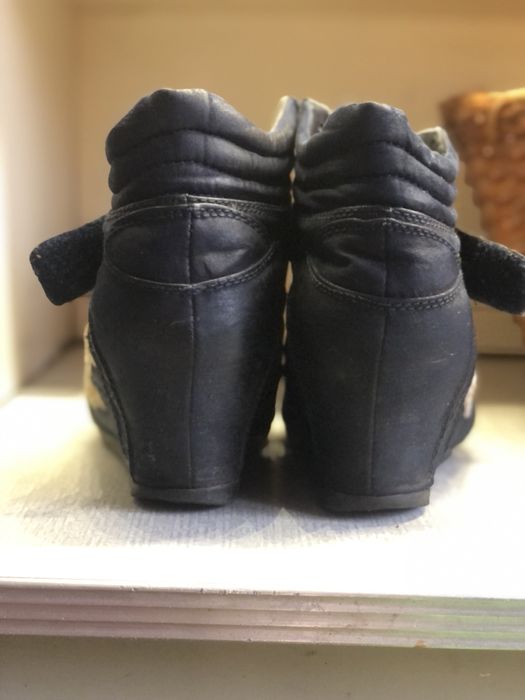 Безкошт. Актуально. Жіноче взуття