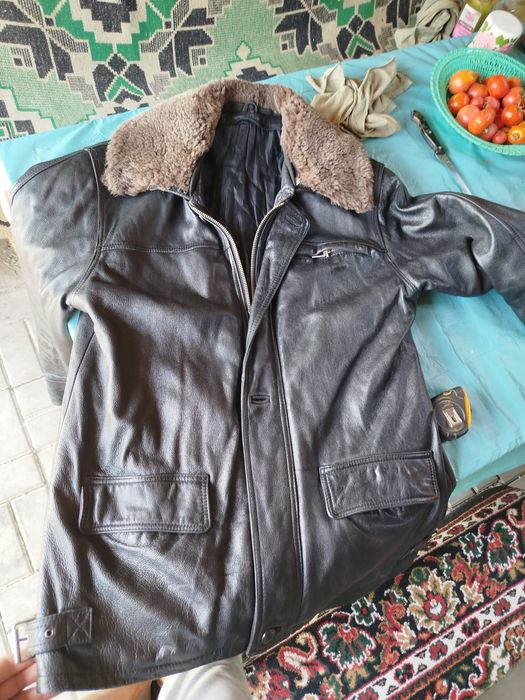 Продам Кожаную куртку мужскую HUGO BOSS