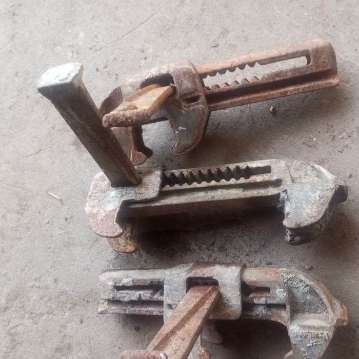 Краби для монолітних щитів