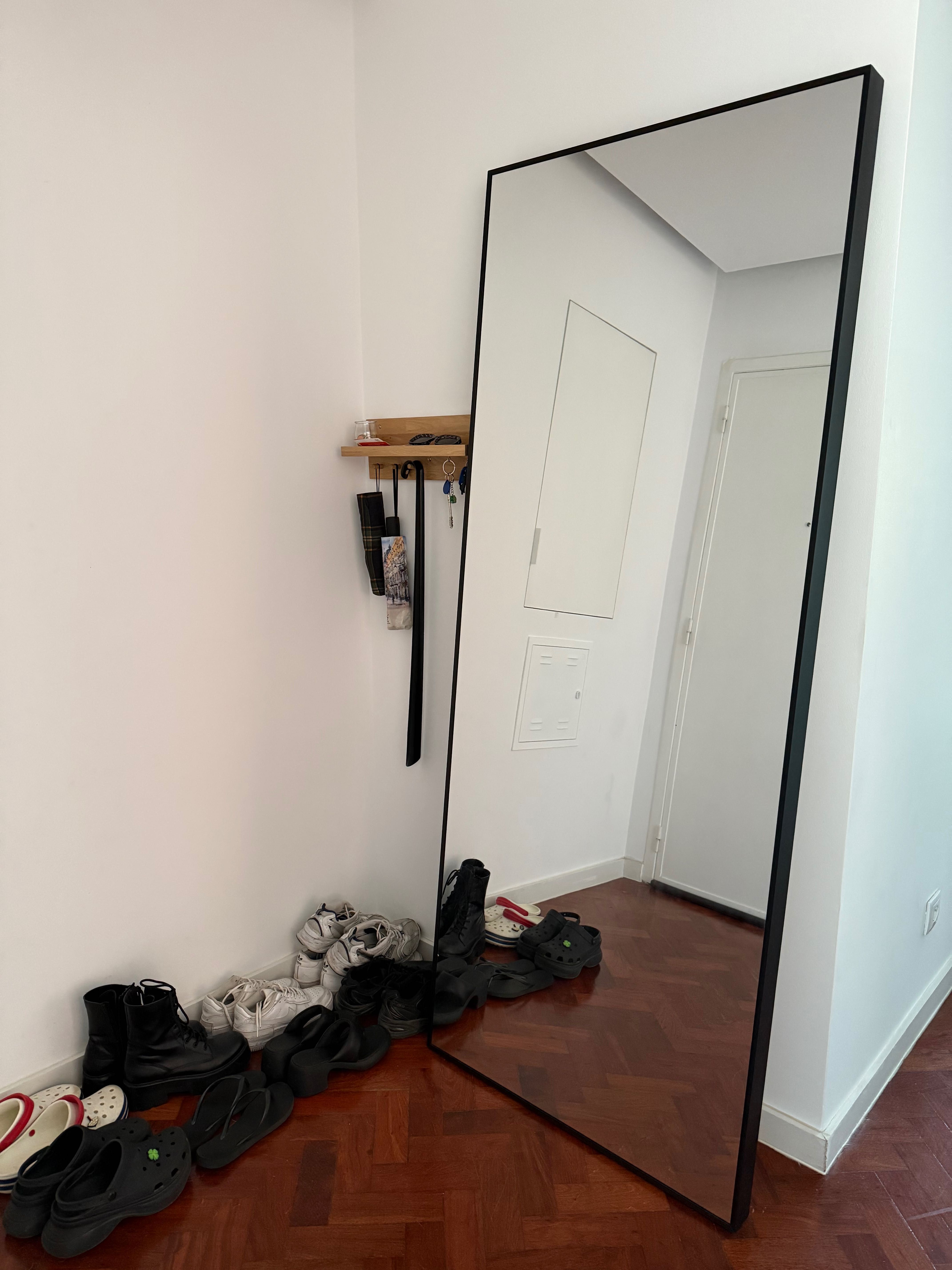 Espelho grande, preto HOVET IKEA (Large black mirror HOVET IKEA)