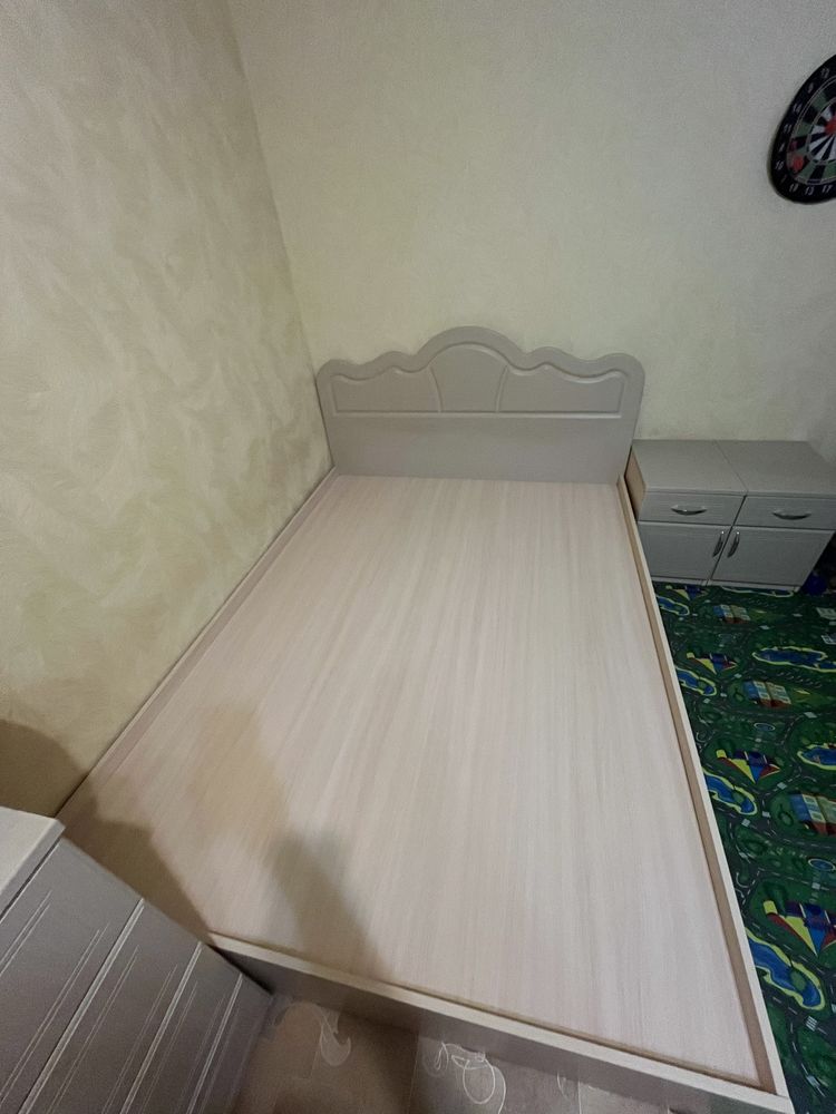 Ліжко з тумбами
