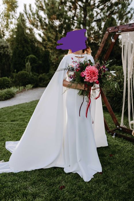 Лаконічна весільна/вечірня сукня з ексклюзивним кейпом (накидкою)!