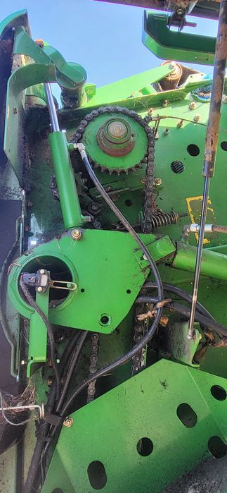 Prasa rolująca John Deere 854 pasowa nie claas