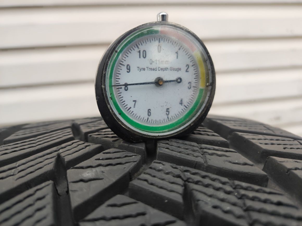 245.40.18 komplet opon zimowych Goodyear Ultra Grip Performance 8mm