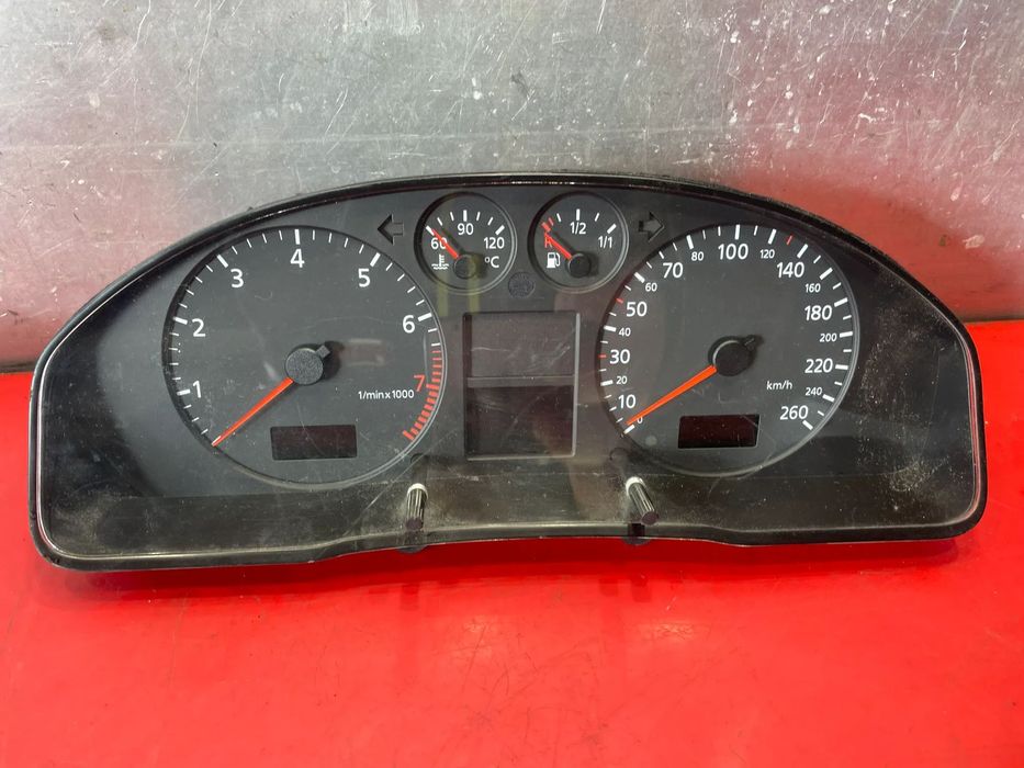 ZEGAR ZEGARY LICZNIK AUDI A4 B5 8D0920900B