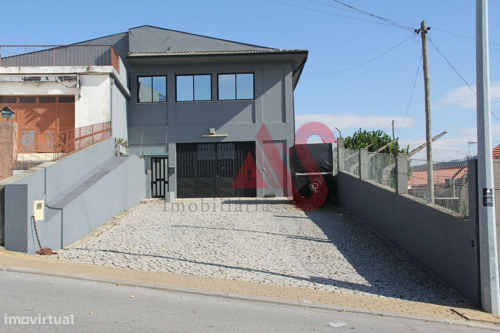 Pavilhão industrial com 1.017 m2 em Margaride, Felgueiras