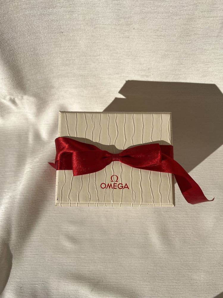 Caixa omega de relógio para oferecer