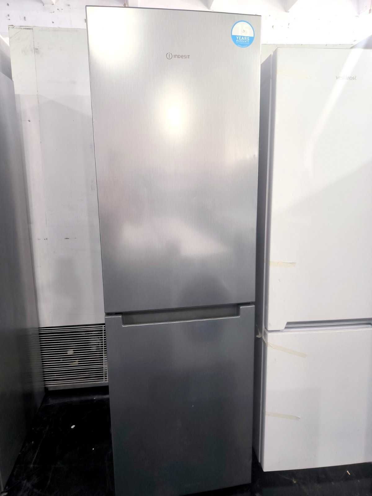 Холодильник бу Indesit INFC8 TI21X 0  No Frost