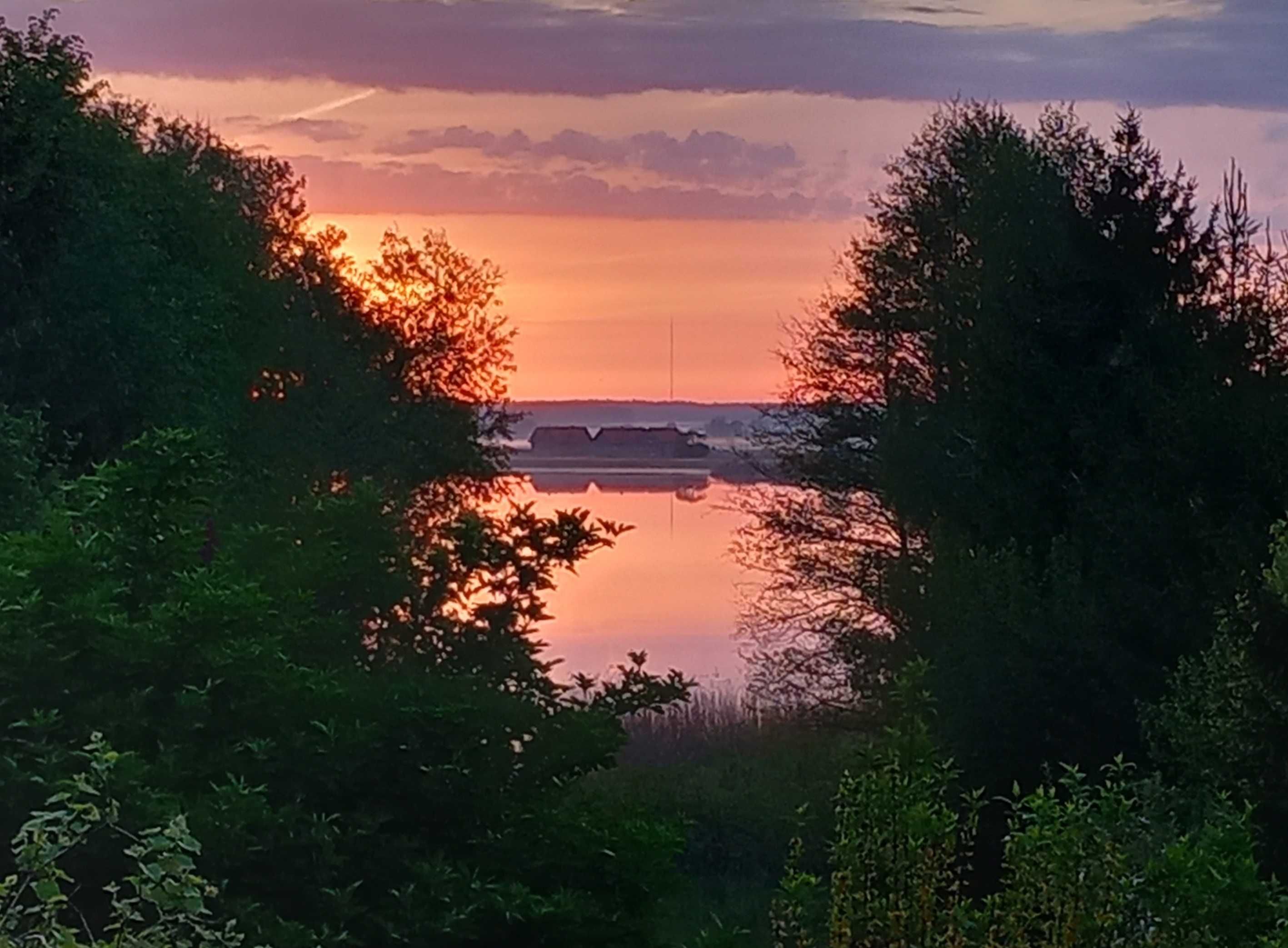 Dom na Mazurach nad jeziorem - własna plaża, kajaki, łódka, pomost.