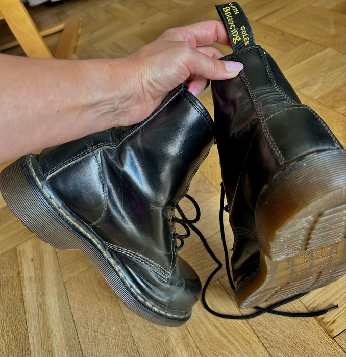 Glany dr. Martens unisex rozm. 41, czarne, skóra licowa.