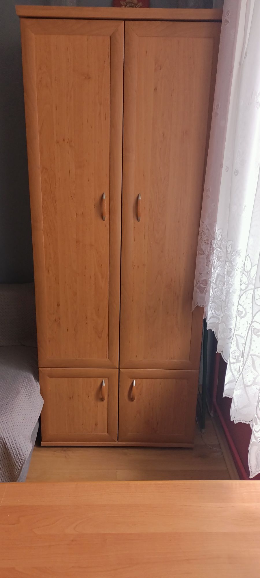 Sprzedam stół krzesła dwie szafy oraz witrna
