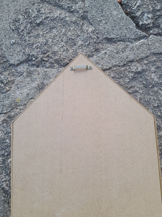 Peça decorativa com suporte para chaves