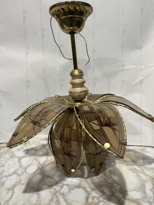 Stary żyrandol sprzedam lampa jest w  dobry bez uszkodzeń