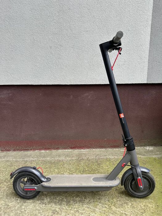 Продам електросамокат Xiaomi Mi Electric Scooter 1S