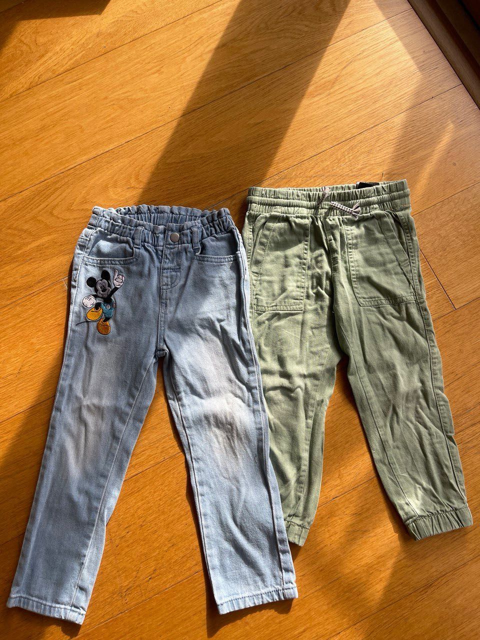 Vendo dois pares de jeans infantis. H&M. Primark